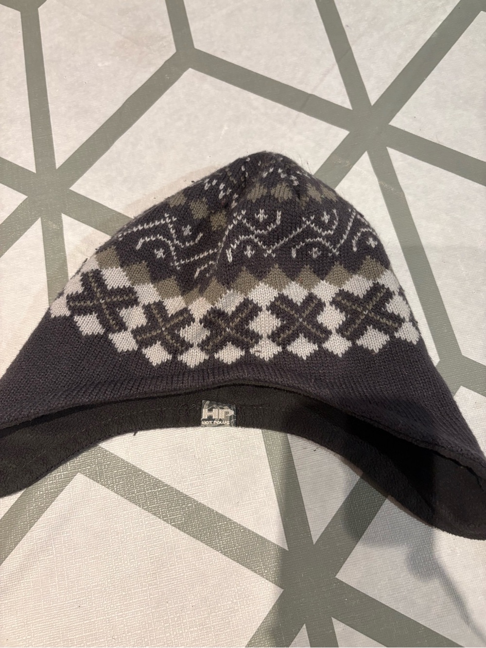 3/15$ HP Kids Black and Gray Patterned Knit Hat